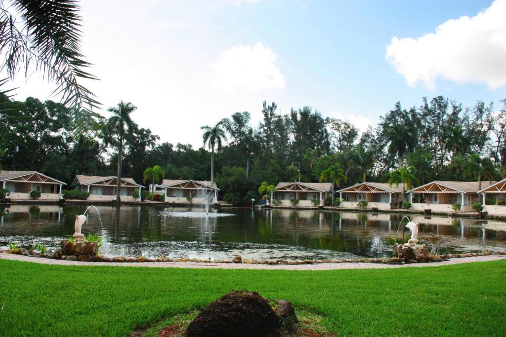 Rock Lake Not Open Due To Hurricane Damages Hotel Fort Myers Exterior photo