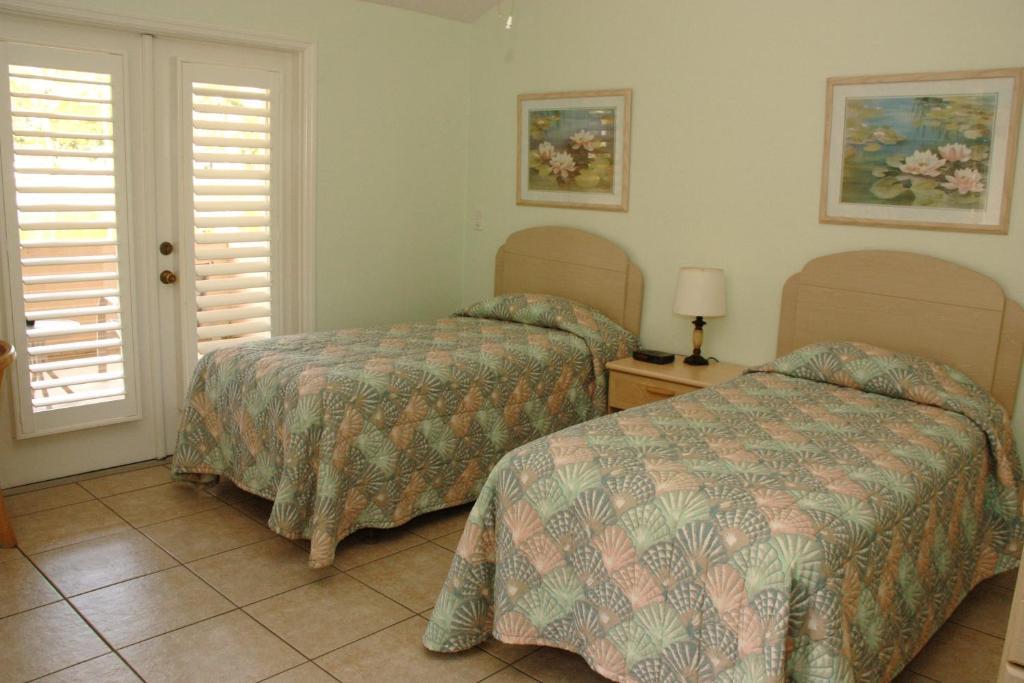 Rock Lake Not Open Due To Hurricane Damages Hotel Fort Myers Room photo