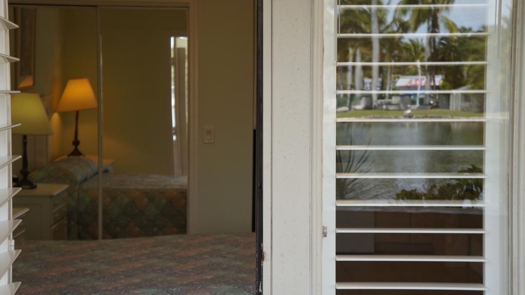 Rock Lake Not Open Due To Hurricane Damages Hotel Fort Myers Exterior photo